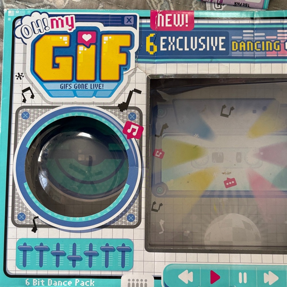 Oh My GIF toys and stereo case - Picture 5 of 5